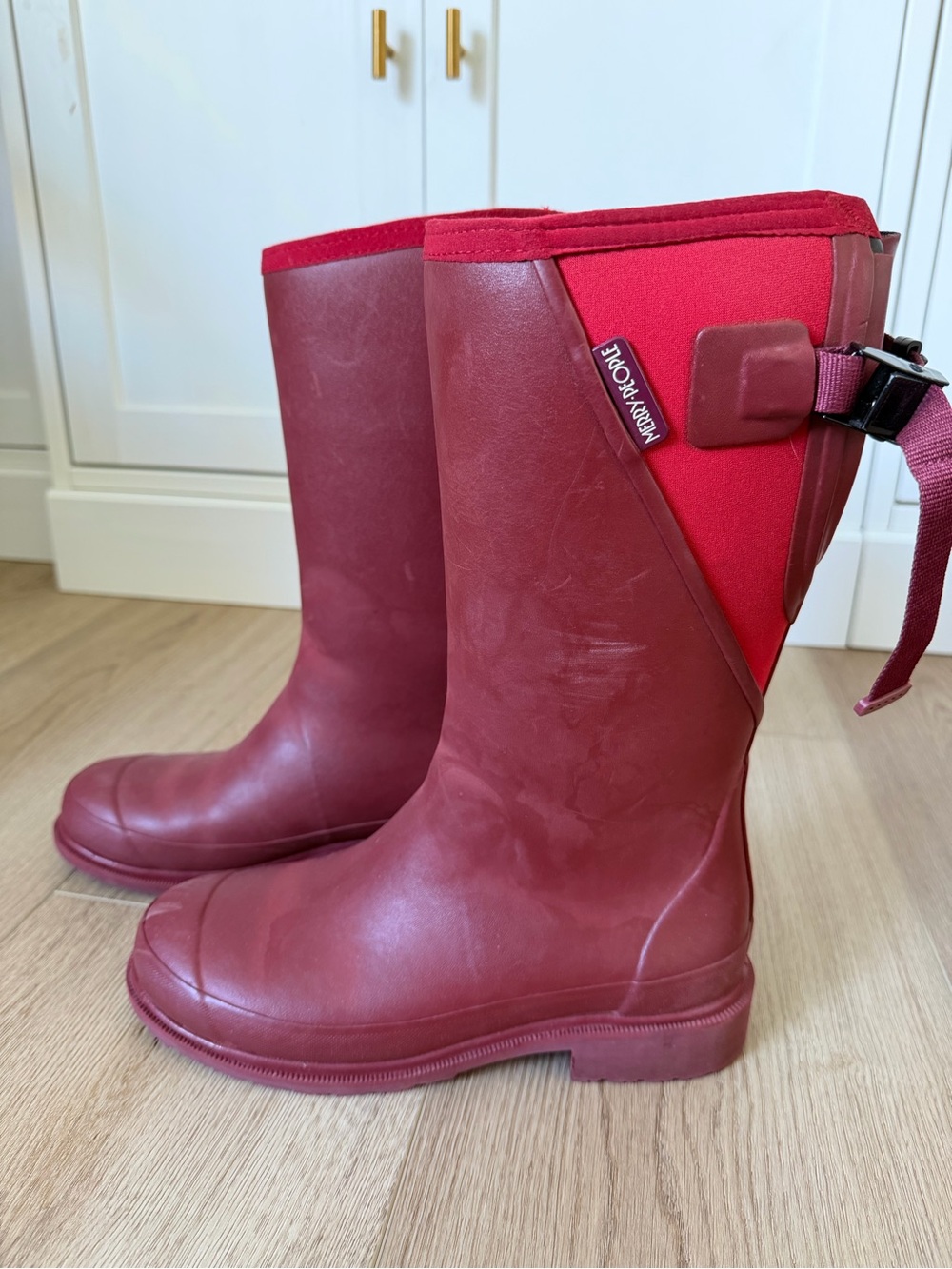 Merry People Women's BeetRoot/Red Retired Color Waterproof Rain Boots